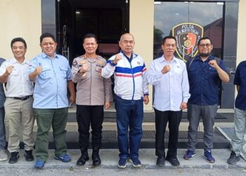 Tim PWI Kalimantan Tengah saat mengajukan pengaduan masyarakat terhadap pengacara Hotman Paris Hutapea di Ditreskrimum Polda Kalteng, Rabu (22/7/2026). (ist)