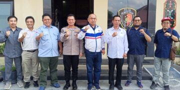 Tim PWI Kalimantan Tengah saat mengajukan pengaduan masyarakat terhadap pengacara Hotman Paris Hutapea di Ditreskrimum Polda Kalteng, Rabu (22/7/2026). (ist)