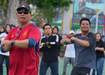 Bupati Barito Utara, H. Shalahuddin, dan Wabup Felix Sonadie Y. Tingan, mengikuti senam bersama, Jumat (24/7/2026).