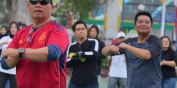 Bupati Barito Utara, H. Shalahuddin, dan Wabup Felix Sonadie Y. Tingan, mengikuti senam bersama, Jumat (24/7/2026).