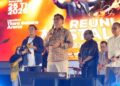 Bupati Barito Utara, H. Shalahuddin, menyampaikan sambutan dan apresiasi di malam hiburan rakyat yang diisi musisi legendaris Indonesia Dedy Dhukun dan Mus Mujiono, Sabtu (25/7/2026).