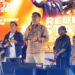 Bupati Barito Utara, H. Shalahuddin, menyampaikan sambutan dan apresiasi di malam hiburan rakyat yang diisi musisi legendaris Indonesia Dedy Dhukun dan Mus Mujiono, Sabtu (25/7/2026).
