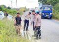 Kasat Lantas Polres Gunung Mas IPTU Eko Erry Setiawan, didampingi Kasi Propam IPTU Supono, dan dihadiri Perwakilan Ditlantas Polda Kalteng Egidio, bersama saksi kunci saat sedang melakukan Olah TKP TTA di Kelurahan Kampuri, Selasa (28/7/2026).