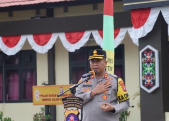 Kapolres Bartim AKBP Eddy Santoso, memimpin apel pagi, Selasa (28/7/2026). (ist)