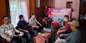 Jajaran Satresnarkoba Polres Kapuas, melakukan sambang dan edukasi penyalahgunaan dan peredaran gelap narkoba, Kamis (30/7/2026). (ist)