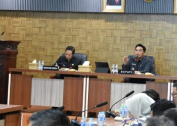 Bupati Barito Utara, H. Shalahuddin, dalam Rapat Koordinasi Sistem Penyediaan Air Minum (SPAM) PDAM Barito Utara di Ruang Rapat A Sekretariat Daerah, Kamis (30/7/2026).