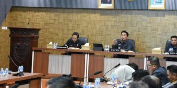 Bupati Barito Utara, H. Shalahuddin, dalam Rapat Koordinasi Sistem Penyediaan Air Minum (SPAM) PDAM Barito Utara di Ruang Rapat A Sekretariat Daerah, Kamis (30/7/2026).