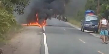 Motor beat yang terbakar di Bambulung Jalan Ampah-Buntok, Senin (27/7/2026).(ist)