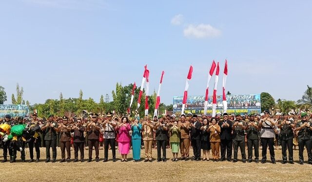 Wakil Ketua III DPRD Kalteng, Junaidi, turut berfoto bersama usai pelaksanaan perayaan HUT ke-1 Kodam XXII Tambun Bungai, Senin (10/8/2026). (ist)