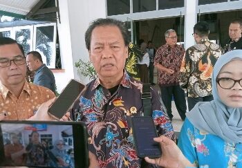 Ketua Komisi III DPRD Kalteng, Sugiyarto, ketika dowawancarai wartawan.