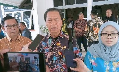 Ketua Komisi III DPRD Kalteng, Sugiyarto, ketika dowawancarai wartawan.