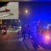 Petugas Polisi yang mengamankan lokasi dan barang bukti sajam. (ist)