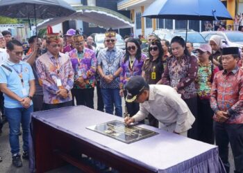 Ketua DPRD Kabupaten Murung Raya, Rumiadi, menghadiri peresmian Aula Christian Center yang berada di Kawasan Gereja Elioteria Christian Center, Puruk Cahu, Rabu (8/7/2026).