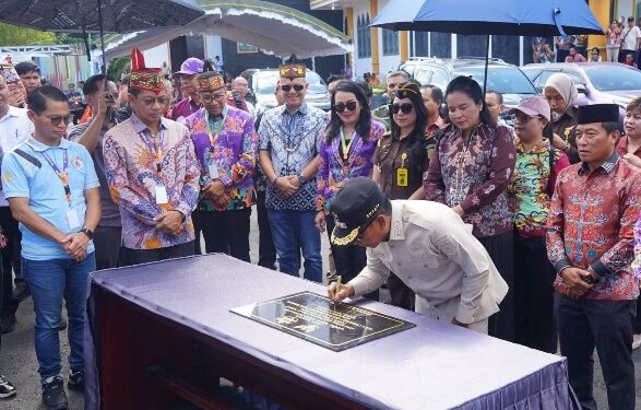 Ketua DPRD Kabupaten Murung Raya, Rumiadi, menghadiri peresmian Aula Christian Center yang berada di Kawasan Gereja Elioteria Christian Center, Puruk Cahu, Rabu (8/7/2026).