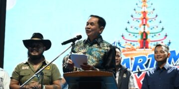 Bupati Bartim, M. Yamin didampingi Wabup Adi Mula Nakalelu, menyampaikan sambutan dalam malam penutupan Bartim Expo 2026, Sabtu (15/8/2026) malam.