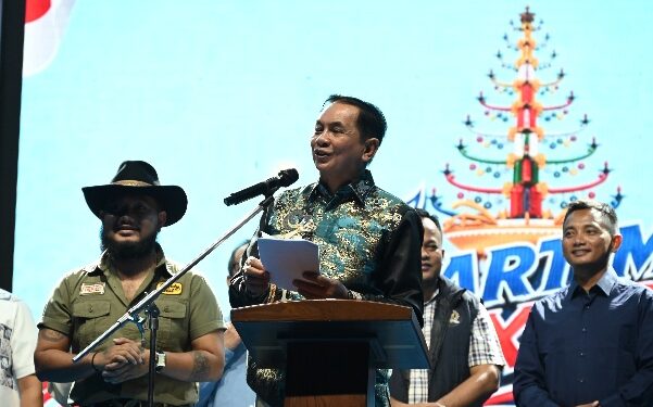 Bupati Bartim, M. Yamin didampingi Wabup Adi Mula Nakalelu, menyampaikan sambutan dalam malam penutupan Bartim Expo 2026, Sabtu (15/8/2026) malam.