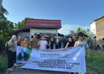 Wakil Ketua I DPRD Murung Raya, Dina Maulidah, ketika reses di Desa Cinta Budiman.
