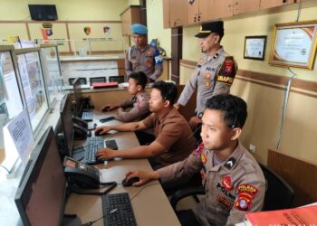 Pelaksanaan pengecekan personel oleh petugas piket, Sabtu (1/8/2026). (ist)