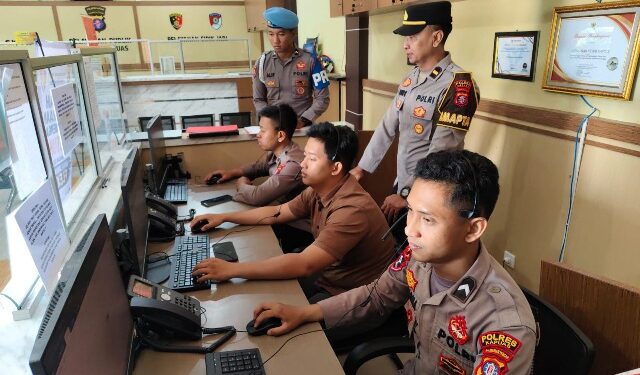 Pelaksanaan pengecekan personel oleh petugas piket, Sabtu (1/8/2026). (ist)