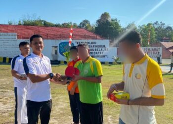 Kepala Rutan Tamiang Layang, Agung Novarianto, membuka kegiatan pekan olahraga untuk warga binaan, Sabtu (1/8/2026). (ist)