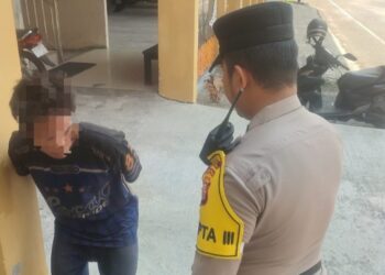 Personel Polresta Palangka Raya yang telah mengamankan ODGJ, Sabtu (1/8/2026). (ist)
