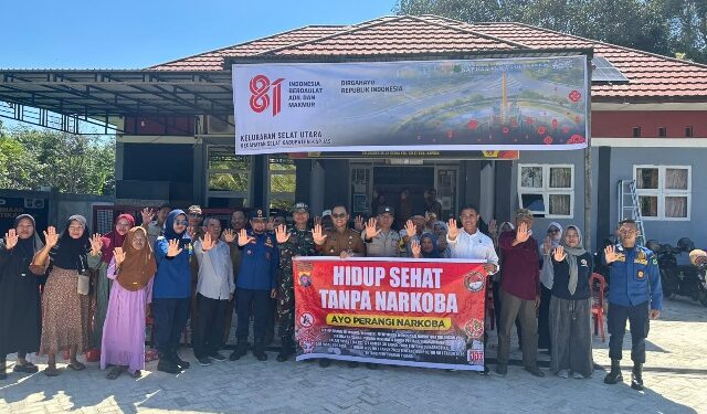 Jajaran Satresnarkoba Polres Kapuas saat sosialisasi bahaya narkoba di Selat Utara, Senin (3/8/2026). (ist)