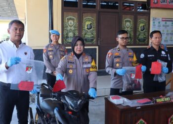 Kapolres Kapuas AKBP Rina Perwitasari dan jajaran dalam press release kasus, Senin (3/8/2026). (ist)