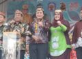 Waket I DPRD Murung Raya Dina Maulidah (baju hijau), pada momen Festival Budaya Tira Tangka Balang 2026.