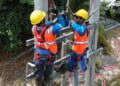 Petugas PLN saat melakukan pekerjaan pemeliharaan darurat (emergency maintenance) pada Gardu Induk Buntok, Selasa (4/8/2026).