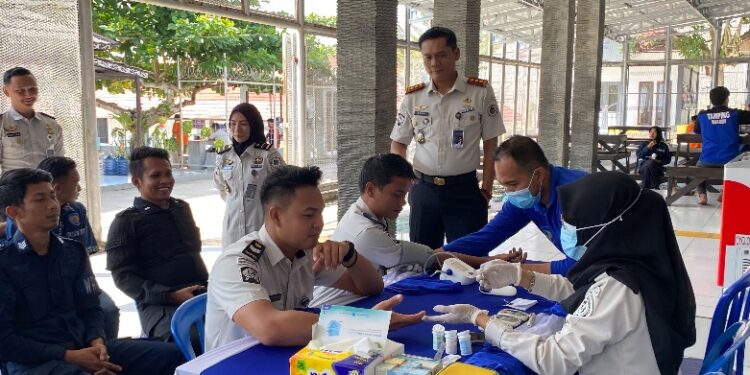 Pelayanan kesehatan yang dilaksanakan Rutan Kelas IIB Tamiang Layang menyemarakkan HUT ke-81 RI, Kamis (6/8/2026).