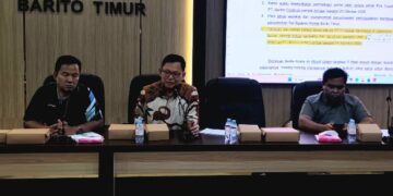 Asisten I Setda Bartim, Ari Panan P Lelu, perwakilan Kantor Staf Presiden (KSP) Wawan Hari Purwanto, memediasi sengketa antara Keluarga Yupelis dan PT MUTU, Jumat (7/8/2026).