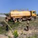 Water tangki milik BNJM yang secara langsung ikut diterjunkan untuk memadamkam kebakaran lahan di wilayah Desa Haringen, Kecamatan Dusun Timur, Sabtu (8/8/2026). (ist)