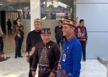 Anggota Komisi II DPRD Kalimantan Tengah Ampera AY Mebas, bersama Kepala Rutan Tamiang Layang Agung Novarianto, saat menghadiri peringatan Hari Jadi ke-24 Barito Timur, Sabtu (8/8/2026).
