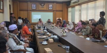 Wabup Barito Utara, Felix Sonadie Y. Tingan, berdiskusi dengan jajaran Pemerintahan Kabupaten Kulon Progo. (ist)