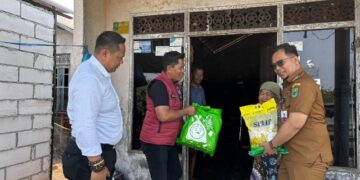 Penyaluran bansos kepada warga lansia dan kurang mampu jajaran Satresnarkoba Polres Kapuas, Senin (101/8/2026).