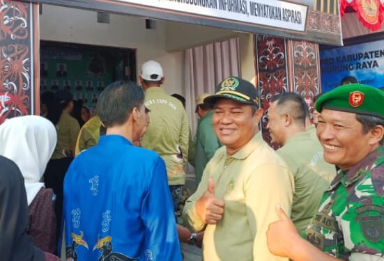 Ketua Komisi II DPRD Kabupaten Murung Raya, Bebie, saat menghadiri pembukaan Mura Expo 2026, Jumat (7/8/2026).