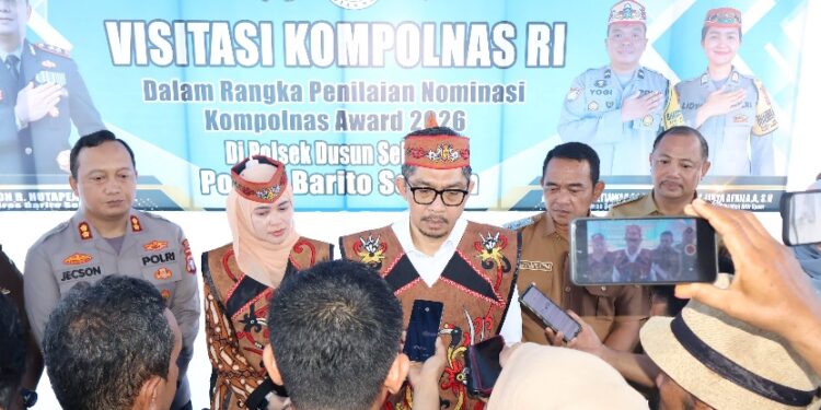 Ketua Tim penilai Kompolnas ompolnas Dr. Yusuf Warsyim, S.Ag., M.H., didampingi Bupati Barito Selatan Eddy Raya Samsuri, S.T., M.M., Wakil Bupati Khristianto Yudha, S.T, M.T., serta Kapolres Barsel AKBP Jecson R. Hutapea, S.I.K., M.H., saat diwawancarai awak media. (ist)