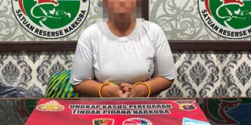 Y alias Mamah Krisna beserta barang bukti.