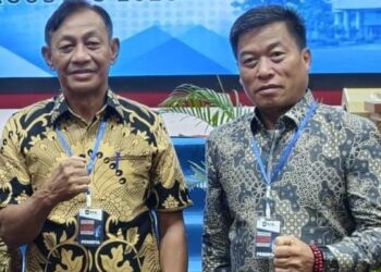 Ketua DPRD Murung Raya, Rumiadi (kiri), mengikuti Rapat Koordinasi (Rakor) Gubernur bersama Bupati dan Wali Kota se-Kalimantan Tengah dengan Komisi Pemberantasan Korupsi (KPK) RI di Palangka Raya.