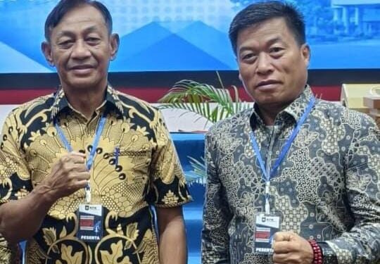 Ketua DPRD Murung Raya, Rumiadi (kiri), mengikuti Rapat Koordinasi (Rakor) Gubernur bersama Bupati dan Wali Kota se-Kalimantan Tengah dengan Komisi Pemberantasan Korupsi (KPK) RI di Palangka Raya.