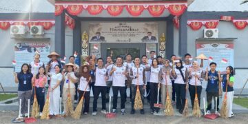 Jajaran Rutan Tamiang Layang berpose bersama usai gotong royong, Jumat (14/8/2026). (ist)