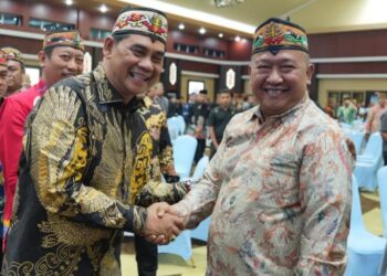Bupati Barito Utara, H. Shalahuddin, bersama Kajati Kalteng Hendrizal Husin, dalam malam ramah tamah, Jumat (14/8/2026) malam.