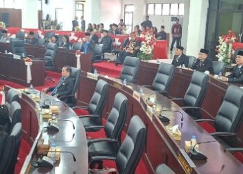 Jajaran anggota DPRD Murung Raya dengan seksama menyimak pidato kenegaraan dalam Rapat Paripurna Istimewa, Jumat (14/8/2026).