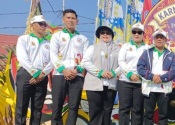 Wakil Ketua I DPRD Murung Raya, Dina Maulidah (tiga dari kaman) menghadiri pembukaan Karnaval Budaya 2026.