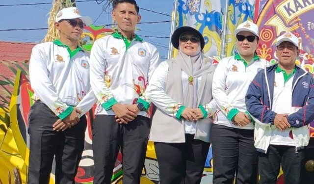 Wakil Ketua I DPRD Murung Raya, Dina Maulidah (tiga dari kaman) menghadiri pembukaan Karnaval Budaya 2026.