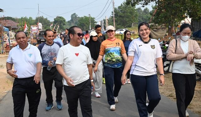 Sekda Bartim, Misnohartaku, dalam gelaran Jalan Sehat SEGAH, Sabtu (15/8/2026).