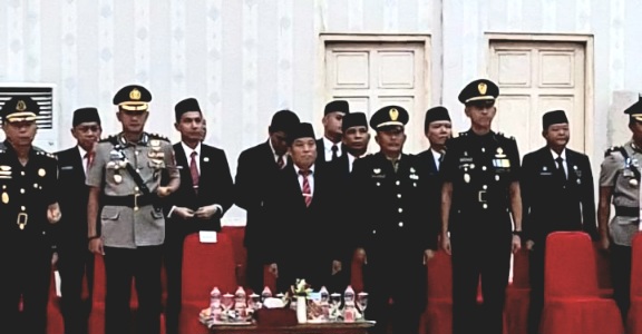 Ketua DPRD Murung Raya, Rumiadi, menghadiri malam pengukuhan Paskibraka, Sabtu (15/8/2026).