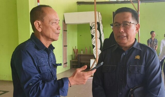 Anggota DPRD Murung Raya, Rejikinoor, ketika diwawancarai wartawan.