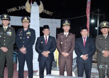 Ketua DPRD Murung Raya, Rumiadi bersama jajaran Forkopimda melakukan ziarah ke TMP Puruk Cahu, Minggu (16/8/2026).