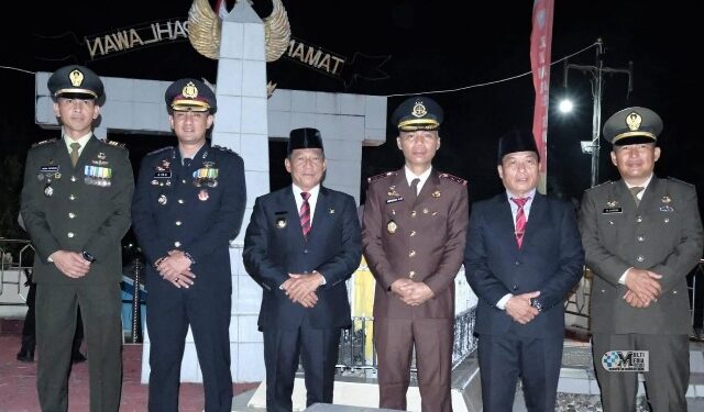 Ketua DPRD Murung Raya, Rumiadi bersama jajaran Forkopimda melakukan ziarah ke TMP Puruk Cahu, Minggu (16/8/2026).